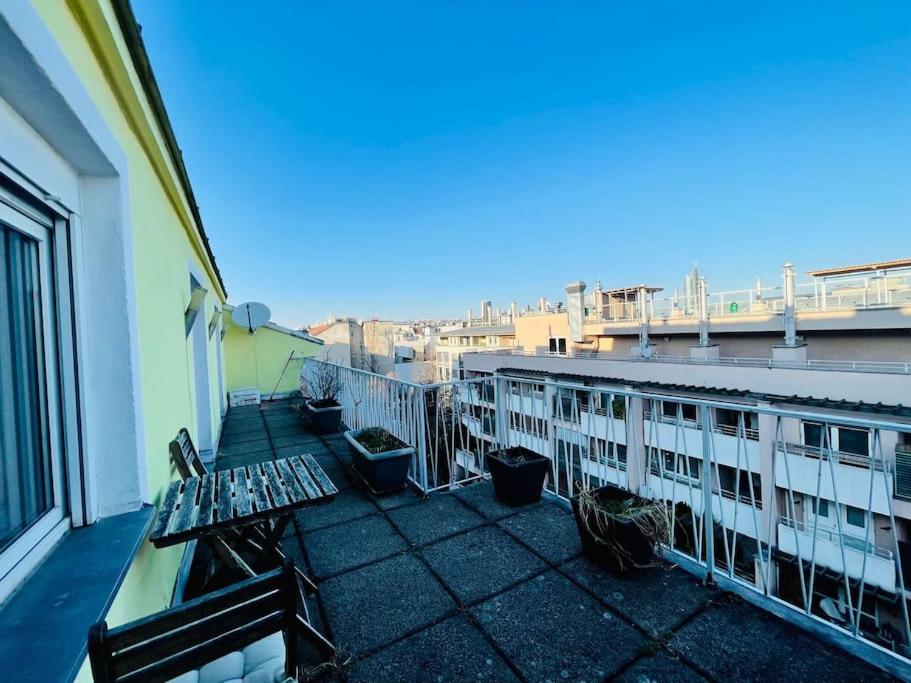 Cosy Flat With Huge Terrasse! Long Or Shortterm Apartamento Viena Exterior foto